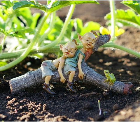 Top Collection Estatua en miniatura de hadas y terrario, duendecillos gemelos de jardín durmiendo en un tronco de árbol, pequeño 